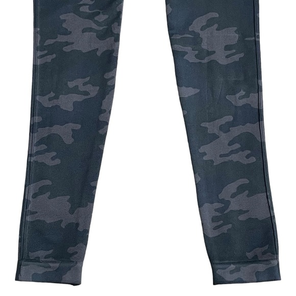 Spanx Look At Me Now Seamless Camo Green Leggings Women’s Size M Shapes Flatters - Picture 5 of 10